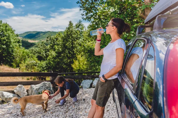 Anne ve kızı yolculuğa