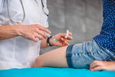kız aşı ateş veren doktor