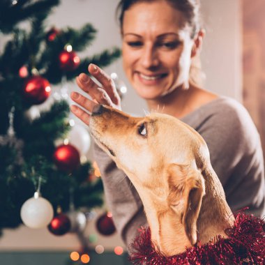 Kahverengi kazaklı kadın