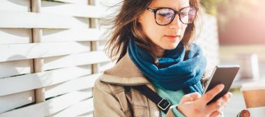 kadın yazarak mesaj 