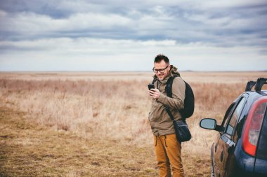 Otlak ayakta uzun yürüyüşe çıkan kimse