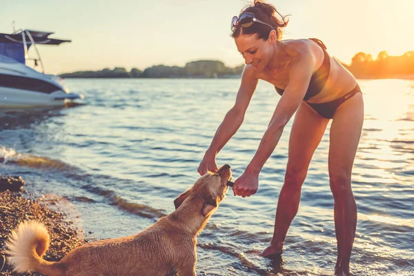 mujer de moda en rojo