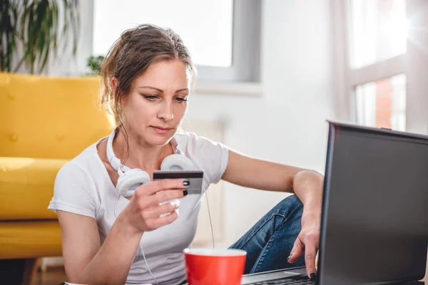 Woman Wearing White Shirt Shopping Online Laptop Using Credit Card — Stock Photo, Image