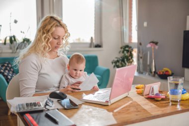 Evde çalışma office ve onun Bebek Bakımı anne