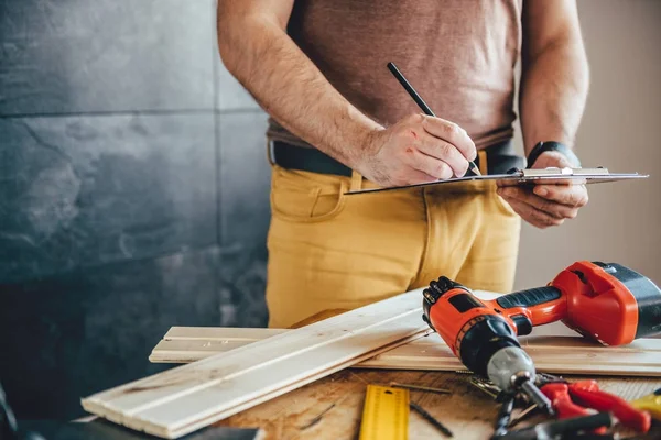 Homem fazendo projeto de plano — Fotografia de Stock