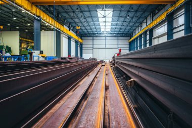 Metal profiller ile endüstriyel hall