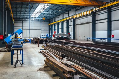 Metal profiller ile endüstriyel hall
