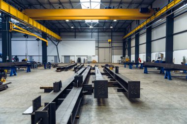 Metal profiller ile endüstriyel hall