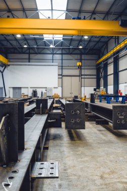 Metal profiller ile endüstriyel hall