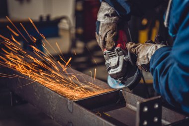 Açı değirmeni kullanarak alt