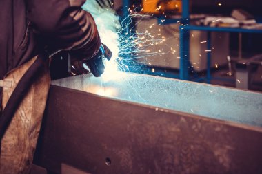 Meşale ile endüstriyel Kaynakçı 