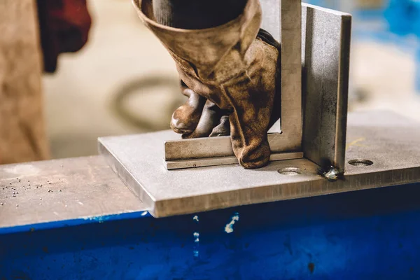 Kaynakçı kaynaklı malzeme açısı kontrol