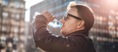 Adam içme suyu şehrin