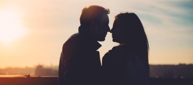 Sevgi çift silüeti