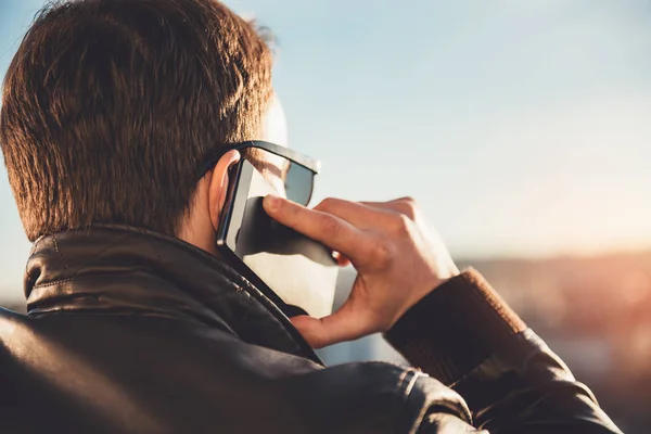 Man talking on the smart phone — Stock Photo, Image