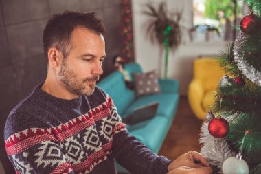 adam dekorasyon Noel ağacı 