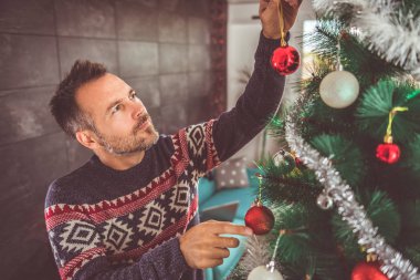 adam dekorasyon Noel ağacı 