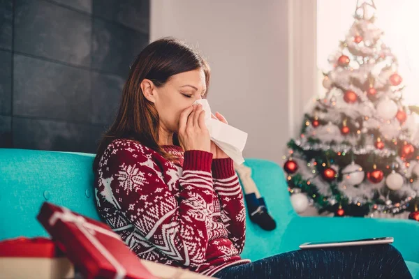 Woman blowing nose — Stock Photo, Image