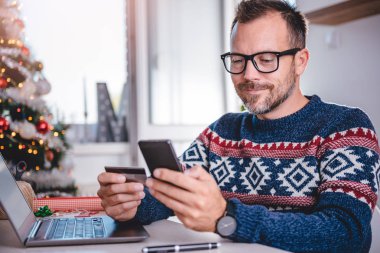 adam Noel zamanda alışveriş online