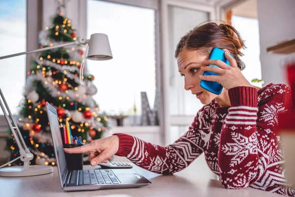 Woman Wearing Red Sweater Using Laptop Home Christmas — Stock Photo, Image