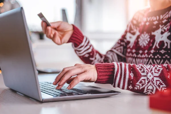 Woman shopping online at home — Stock Photo, Image