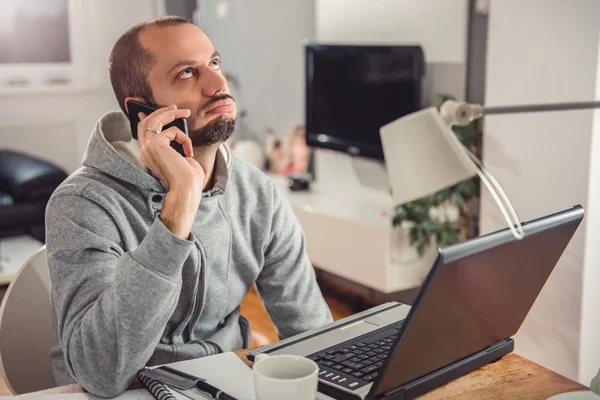 Frustrated Man Talking Smart Phone Home Office — Stock Photo, Image