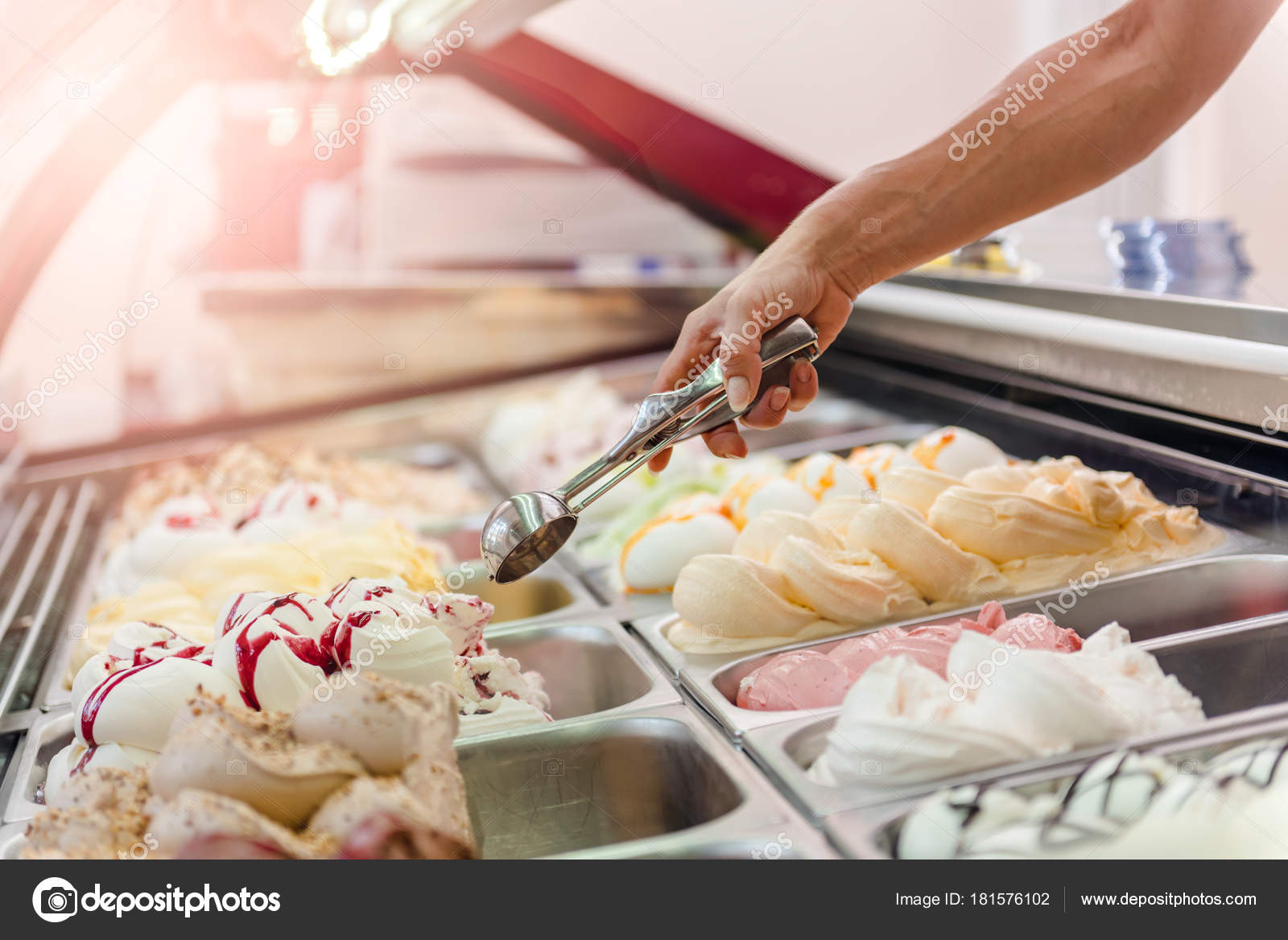 Сырье для мороженого. Мягкое мороженое из фризера. Мягкое мороженое с шоколадом. Вкусное мороженое. Завод чистая линия мороженое.