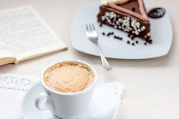 Close Coffee Cup Chocolate Cake Table — Stock Photo, Image