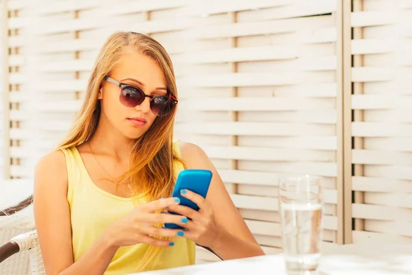 Young Woman Sitting Summer Cafe Using Smartphone — Stock Photo, Image