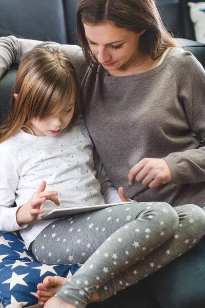 Madre Figlia Godendo Del Tempo Insieme — Foto Stock