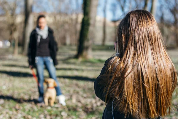 Young Girl Taking Photo Old Analog Camera Spring Park — Stock Photo, Image