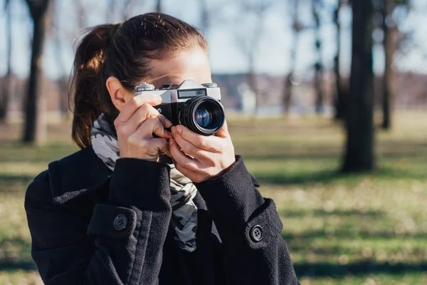 Woman Taking Photo Old Analog Camera Spring Park — Stock Photo, Image