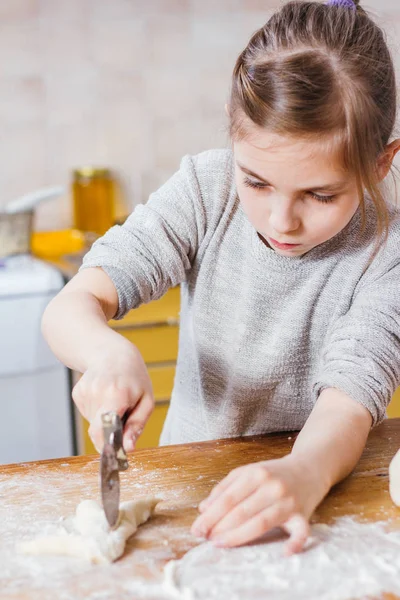 Little Girl Making Dough Home Kitchen — Stock Photo, Image