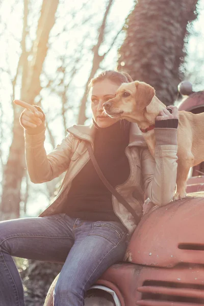 Woman Enjoying Outdoor Her Dog — Stock Photo, Image