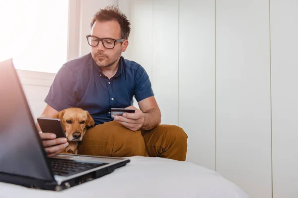 Man Glasses Blue Shirt Sitting Bed Using Smart Phone Pay — Stock Photo, Image