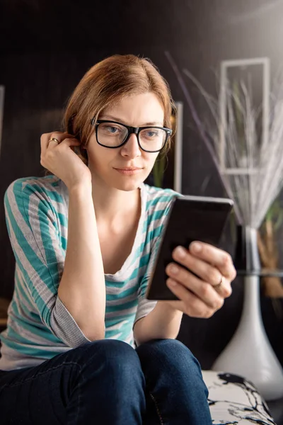 Használ Szúró Telefon Otthon Szemüveges — Stock Fotó