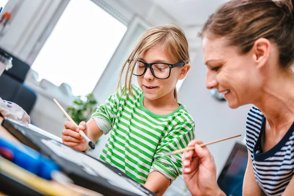 Madre Figlia Insieme Pittura Tela Casa — Foto Stock