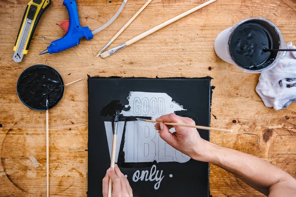 Mãe Filha Juntos Pintando Tela Casa — Fotografia de Stock