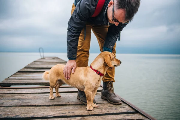 Man His Dog Standing Dock — Stock Photo, Image