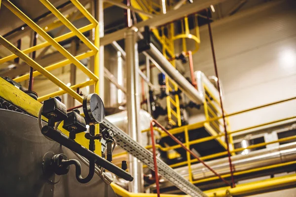 Resim Manometre ve kompresör Oda doğal gaz fabrikasında platformları