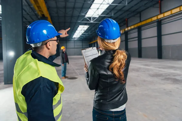 Kadın sitesi inşaat işçisi ile danışmanlık Müfettiş