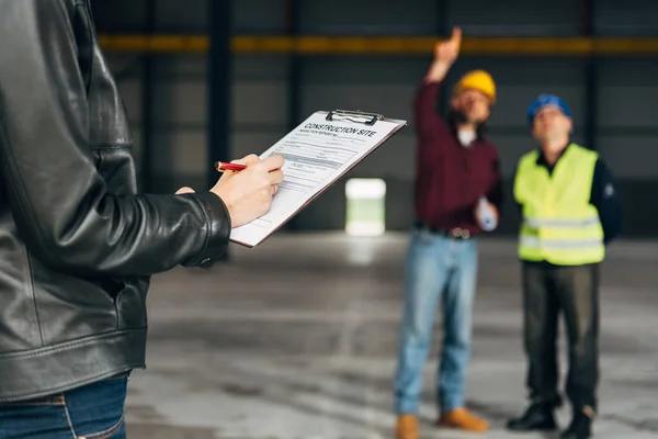 Site Inspector Making Inspection Report Big Industrial Hall — Stock Photo, Image