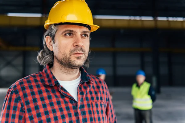 Lavoratore Edile Nel Casco Sicurezza — Foto Stock