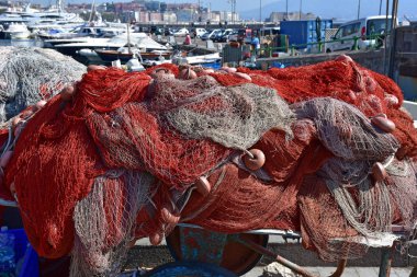 İtalya, Napoli, balık ağlarına içinde kullanıma hazır Mergellina bağlantı noktası