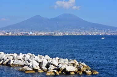 İtalya, Napoli, içinde belgili tanımlık geçmiş üzerinden Caracciolo ve Vesuvius uçurum.