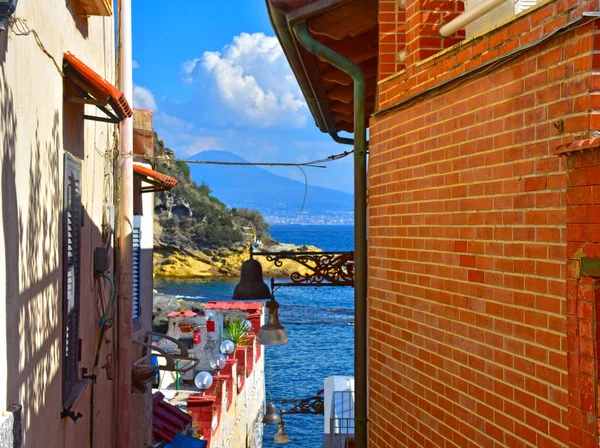 İtalya, Napoli Vezüv Marechiaro evlerin arasında.