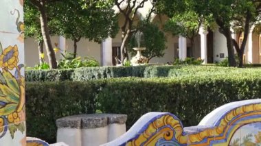 4 k İtalya, Napoli, 12 Ekim, 2017 Mayolikası Cloister Santa Chiara. Ö. A. z, kesin dönüşümü 1742 ve 1769 arasında. Bahçe ve Çeşmesi.