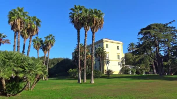 イタリア ナポリ 2017 日カポディモンテ Reggia ブルボンのチャールズ 世の要請で 1738 に作り始めは今では博物館と公園を接続されている公園で 高貴な宮殿 — ストック動画