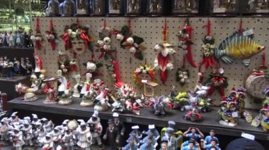 4 k İtalya, Napoli, San Gregorio Armeno, 13 Ekim 2017. Sergi sanat doğum sahnesi ve kocamın yenilik. Dünyada el sanatları dükkan sergi merkezi olarak bilinen.