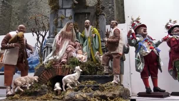 イタリア ナポリ サングレゴリオアルメーノ 2017 キリスト降誕のシーンと Pastori アートのノベルティの展示 工芸品店の展覧会中心として世界で知られています — ストック動画